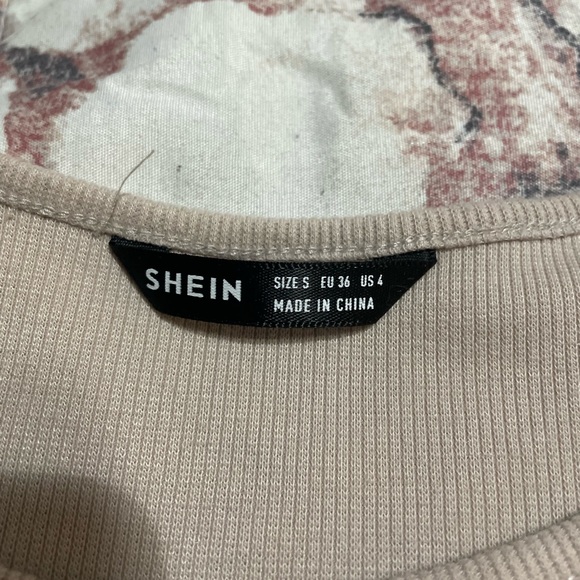 Beige cropped tank top from shein - Picture 2 of 2